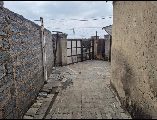 3 BEDROOM HOUSE FOR SALE IN GERMISTON SOUTH
